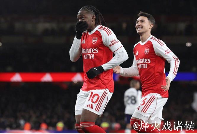 英超-埃泽上演帽子戏法，特罗萨德助攻建功，阿森纳4-1完胜热刺