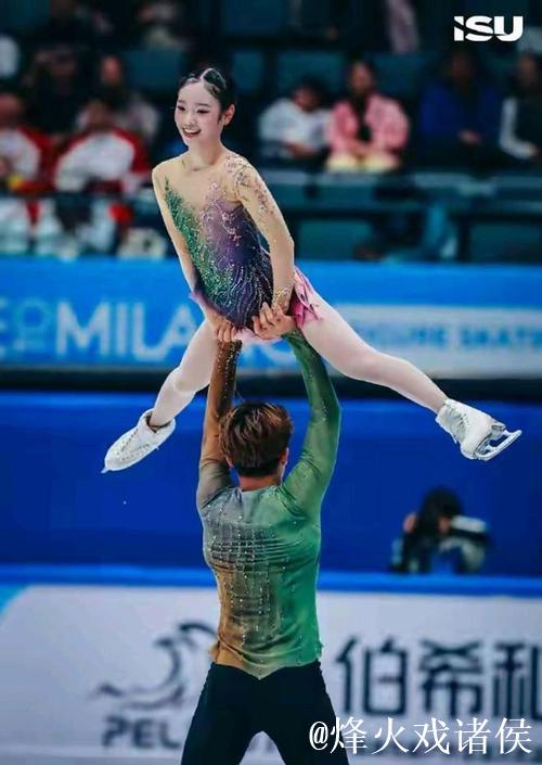中国双人滑摘得总分桂冠 成功锁定米兰冬奥会入场券