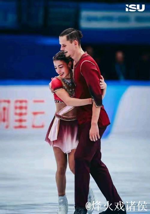中国双人滑摘得总分桂冠 成功锁定米兰冬奥会入场券